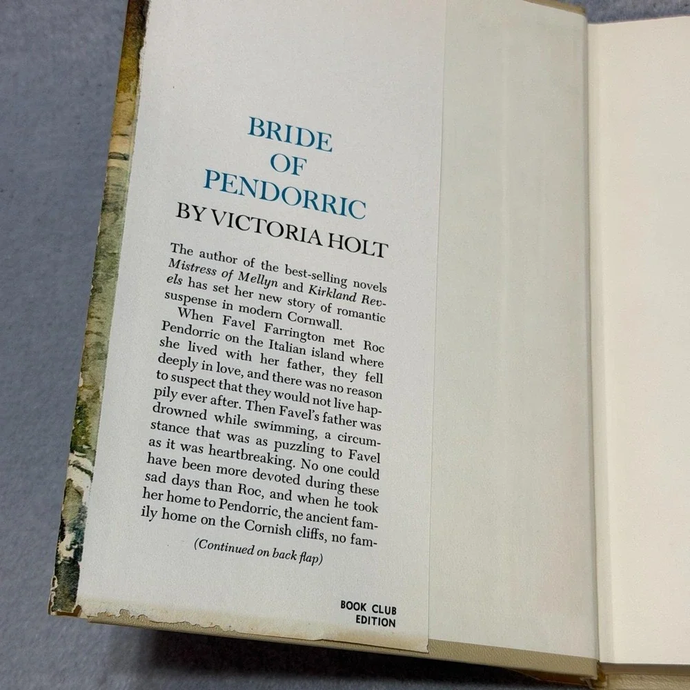 Vintage Victoria Holt Book Lot Bride of Pendorric & The Shivering Sands HC DJ